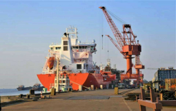 集团执行总裁贺明田一行二人应邀赴泰州核心港区管委会就平台公司转型举行座谈