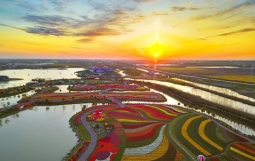 集团执行总裁贺明田一行两人应邀赴盐城市斗龙港生态旅游度假集团洽谈业务合作